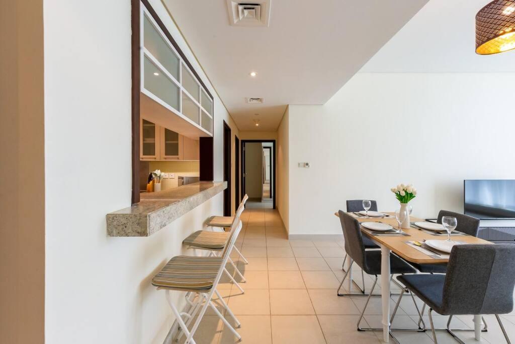 Beautiful 1BR near Burj Khalifa without balcony