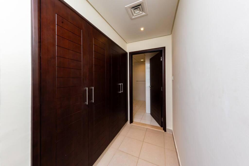 Beautiful 1BR near Burj Khalifa without balcony