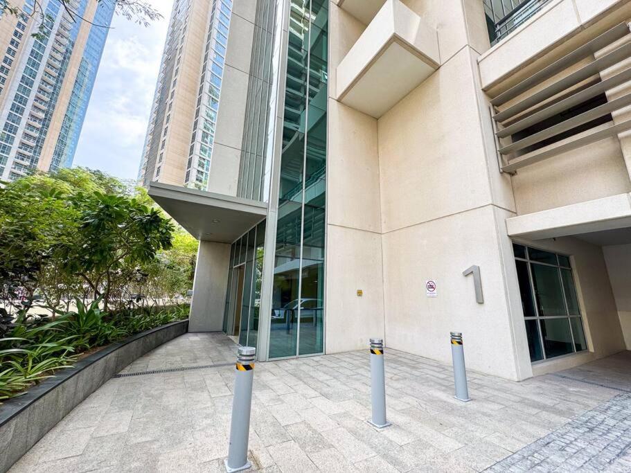 Beautiful 1BR near Burj Khalifa without balcony