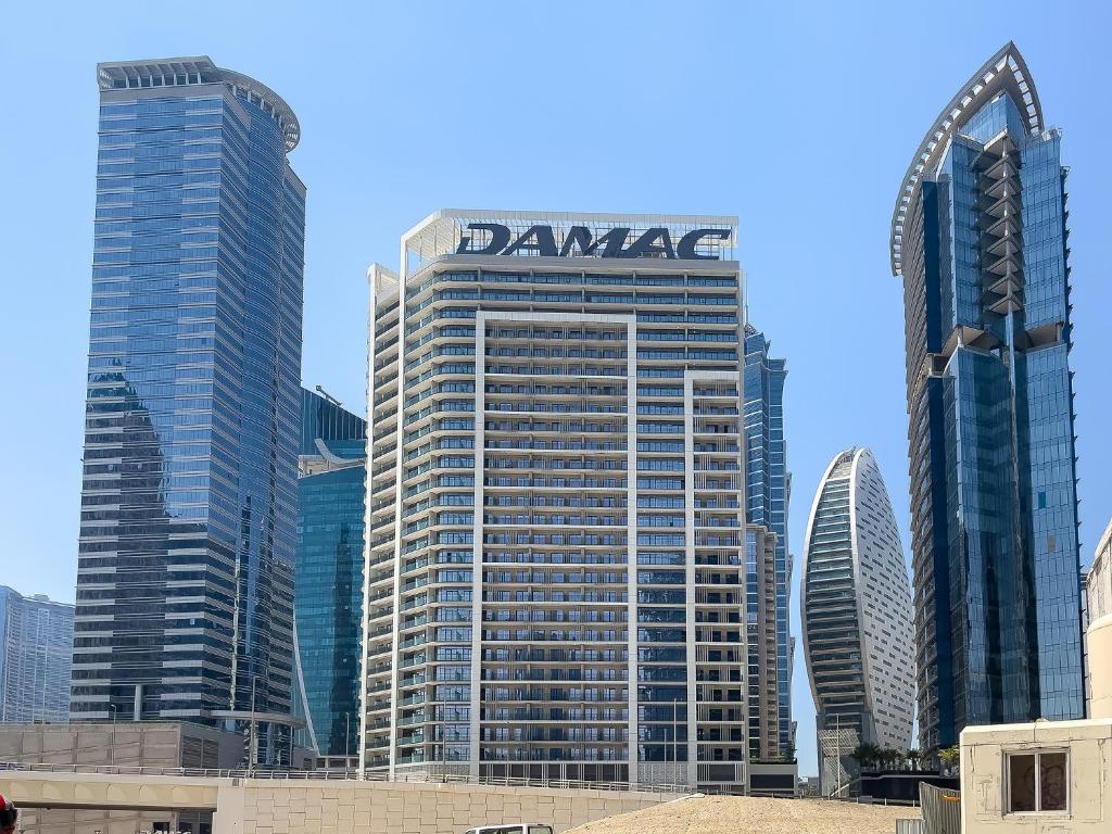 Zada Tower 1BR with amazing Dubai Canal view