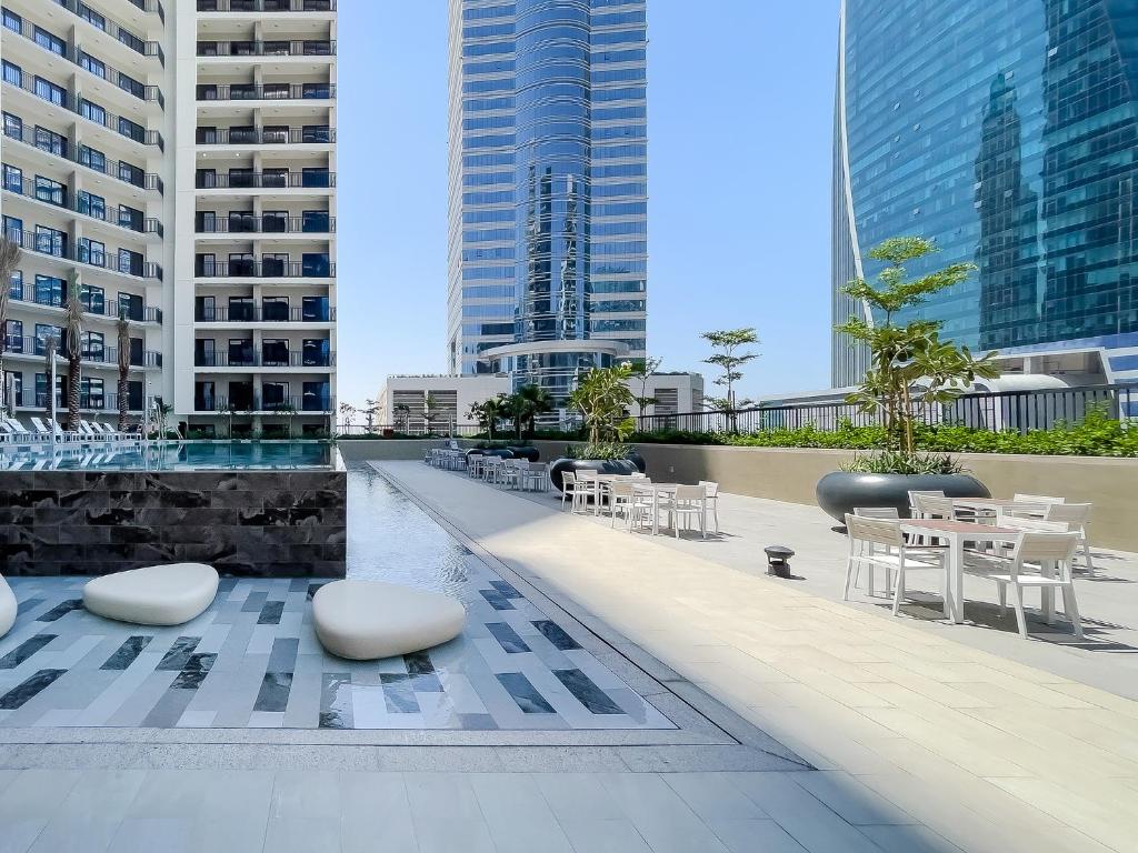 Zada Tower 1BR with amazing Dubai Canal view