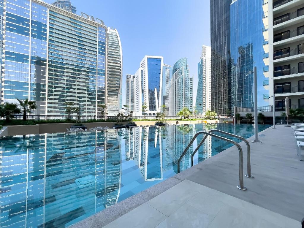 Zada Tower 1BR with amazing Dubai Canal view