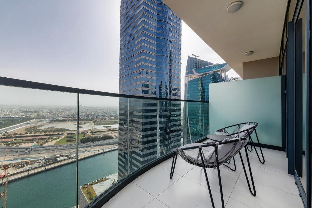 Zada Tower 1BR with amazing Dubai Canal view