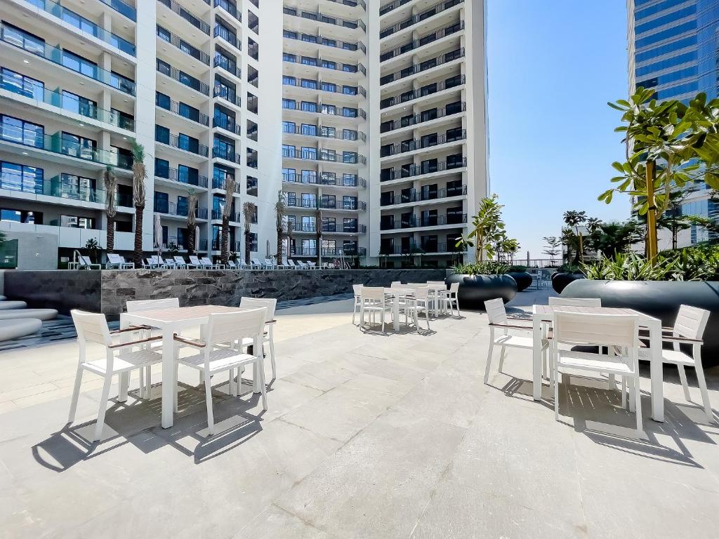 Zada Tower 1BR with amazing Dubai Canal view