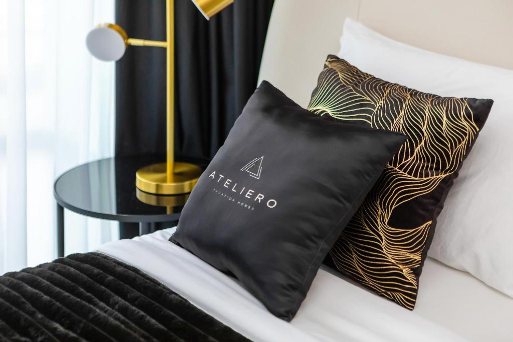 Zada Tower 1BR with amazing Dubai Canal view