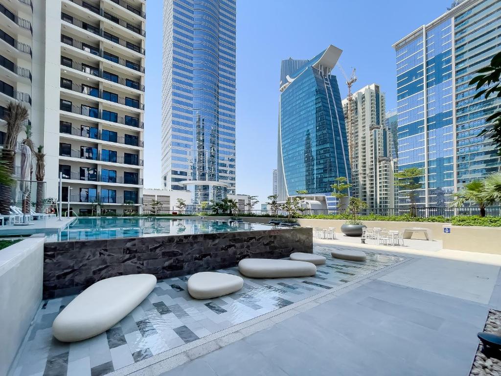 Zada Tower 1BR with amazing Dubai Canal view
