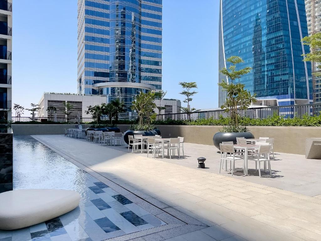 Zada Tower 1BR with amazing Dubai Canal view