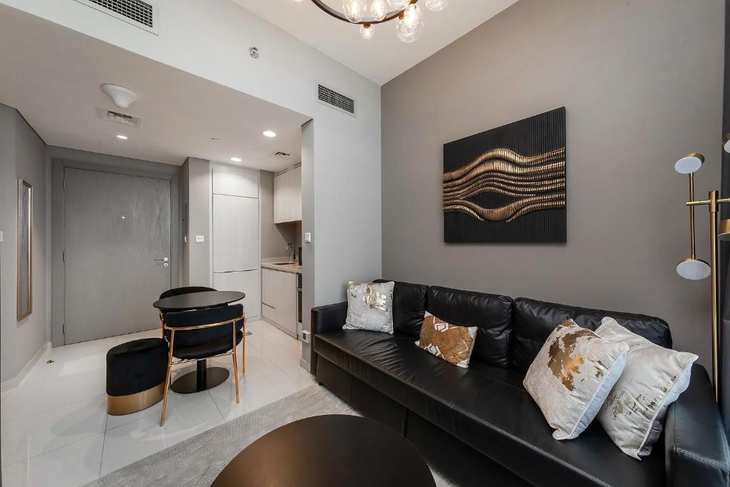 Zada Tower 1BR with amazing Dubai Canal view