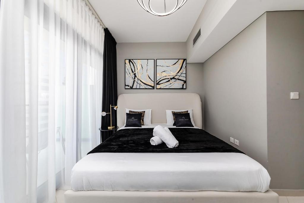 Zada Tower 1BR with amazing Dubai Canal view