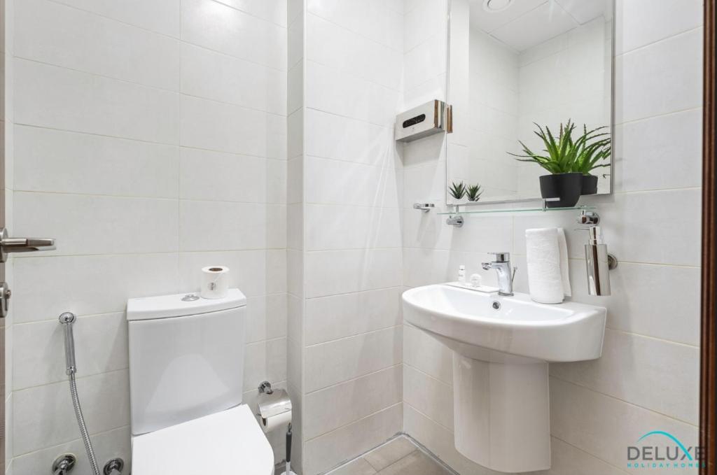 Gorgeous 1BR Apartment in Dunya Tower, Downtown Dubai by Deluxe Holiday Homes