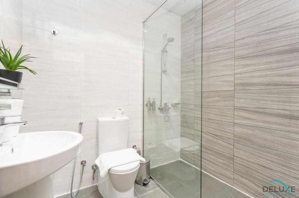 Gorgeous 1BR Apartment in Dunya Tower, Downtown Dubai by Deluxe Holiday Homes