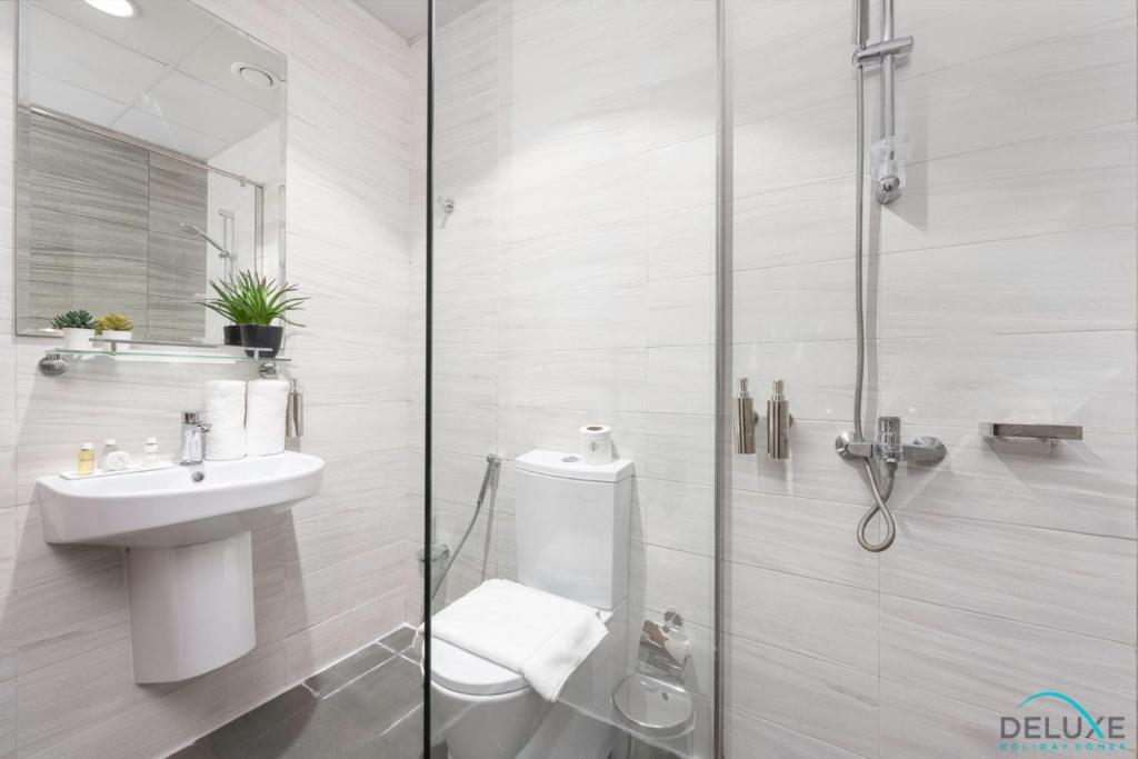 Gorgeous 1BR Apartment in Dunya Tower, Downtown Dubai by Deluxe Holiday Homes