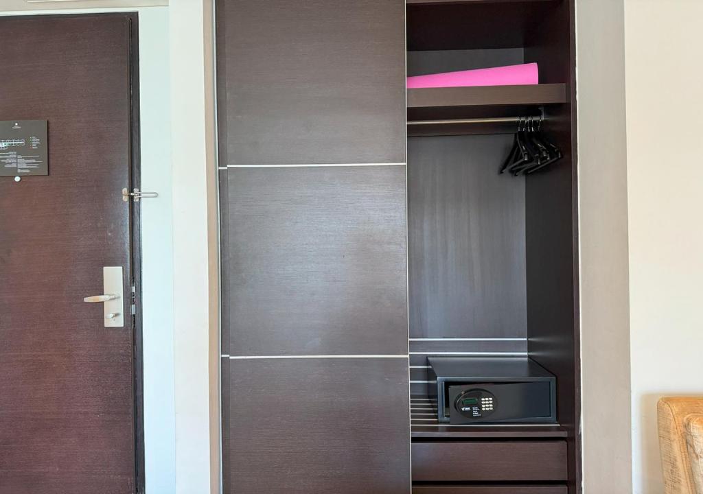 JW Marriott Dubai Marina Residences, Studio with Balcony Connected to Marina Mall