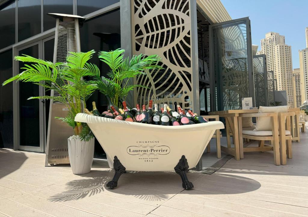 JW Marriott Dubai Marina Residences, Studio with Balcony Connected to Marina Mall