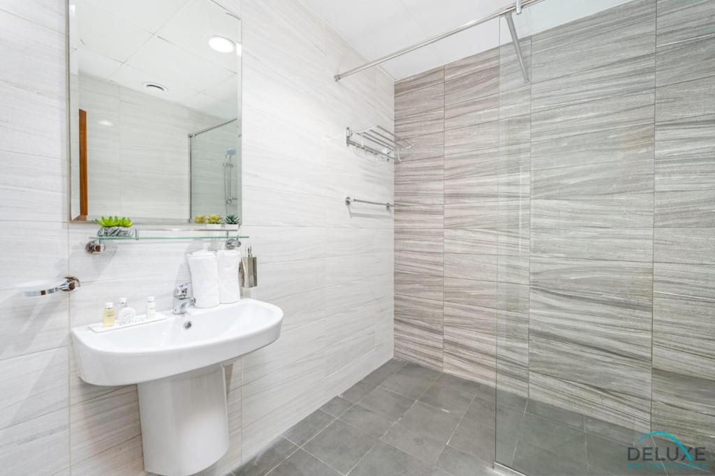 Impressive 1BR Apartment in Dunya Tower, Downtown Dubai by Deluxe Holiday Homes