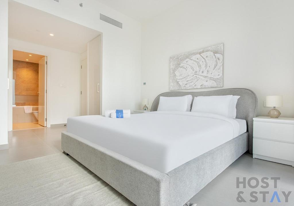 Stylish 2BR Burj Khalifa views