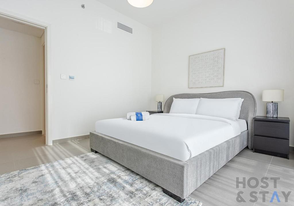 Stylish 2BR Burj Khalifa views