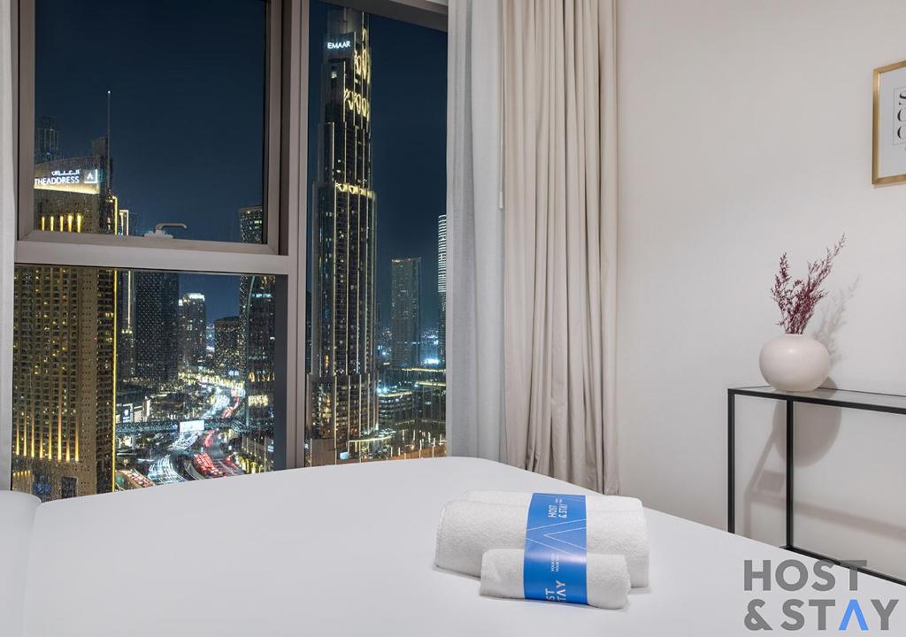 Stylish 2BR Burj Khalifa views