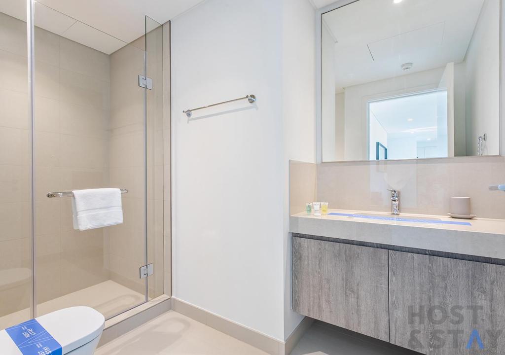 Stylish 2BR Burj Khalifa views