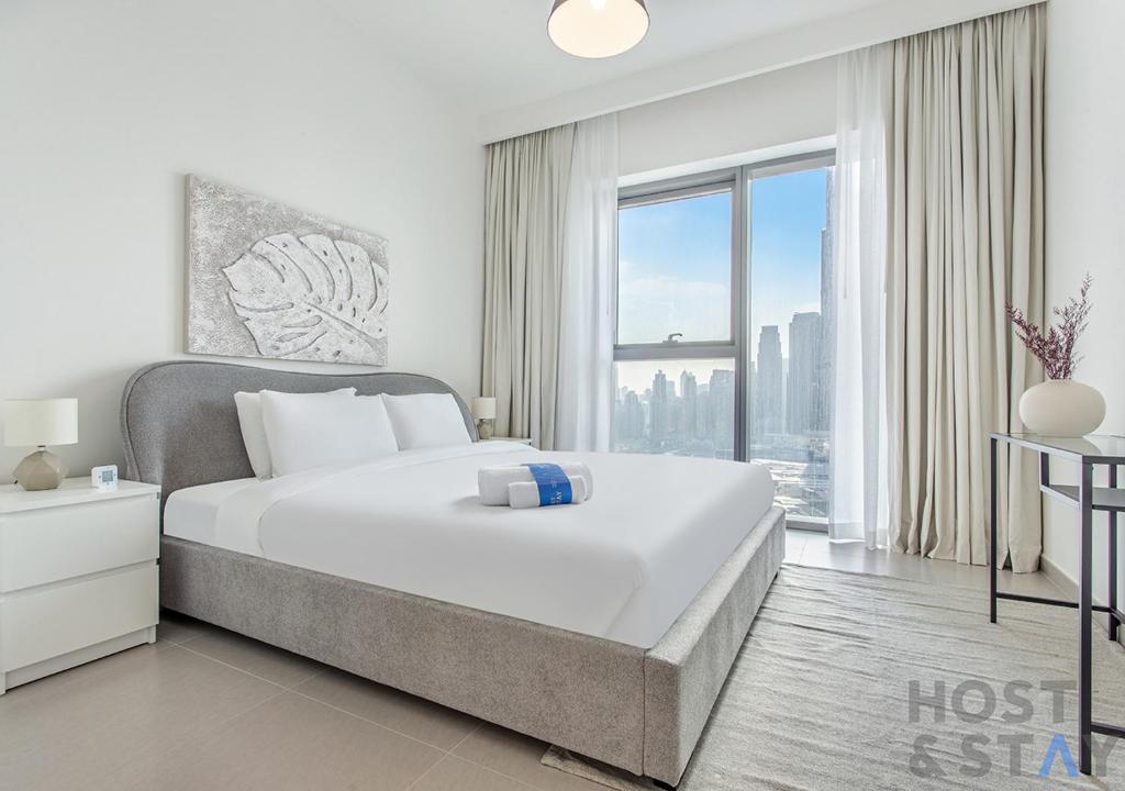 Stylish 2BR Burj Khalifa views