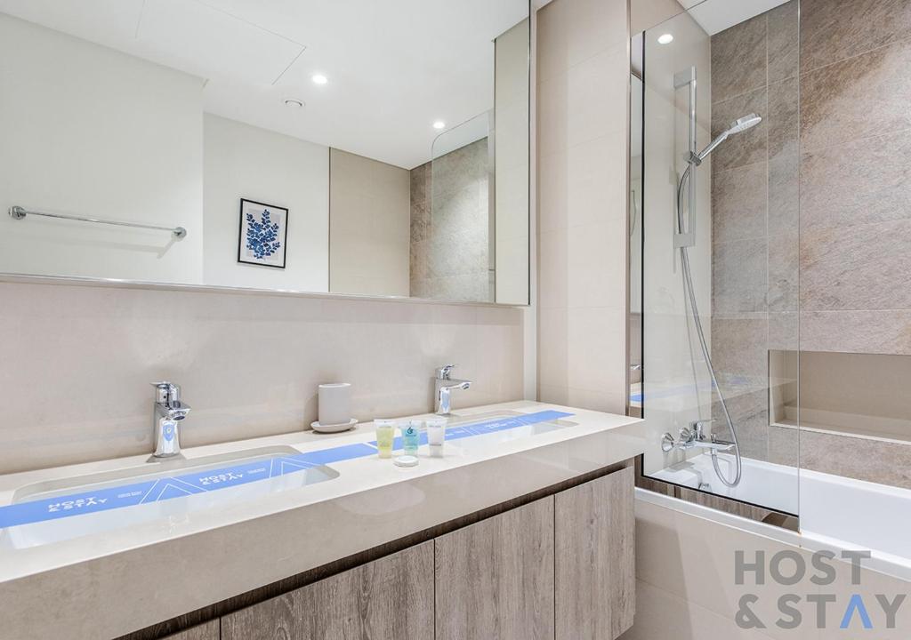 Stylish 2BR Burj Khalifa views