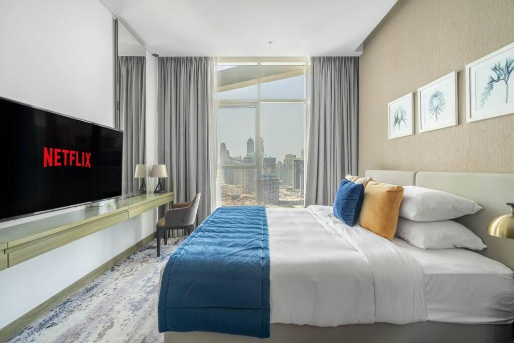 هتل گست ردی - اسلیک استودیو ویت دبی کانال ویو - GuestReady - Sleek Studio with Dubai Canal View