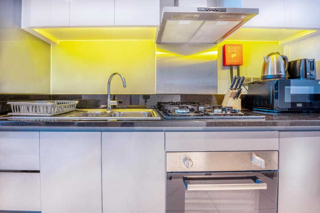 Studio Apartment in DAMAC Maison Prive Businessbay - Dubai Canal View