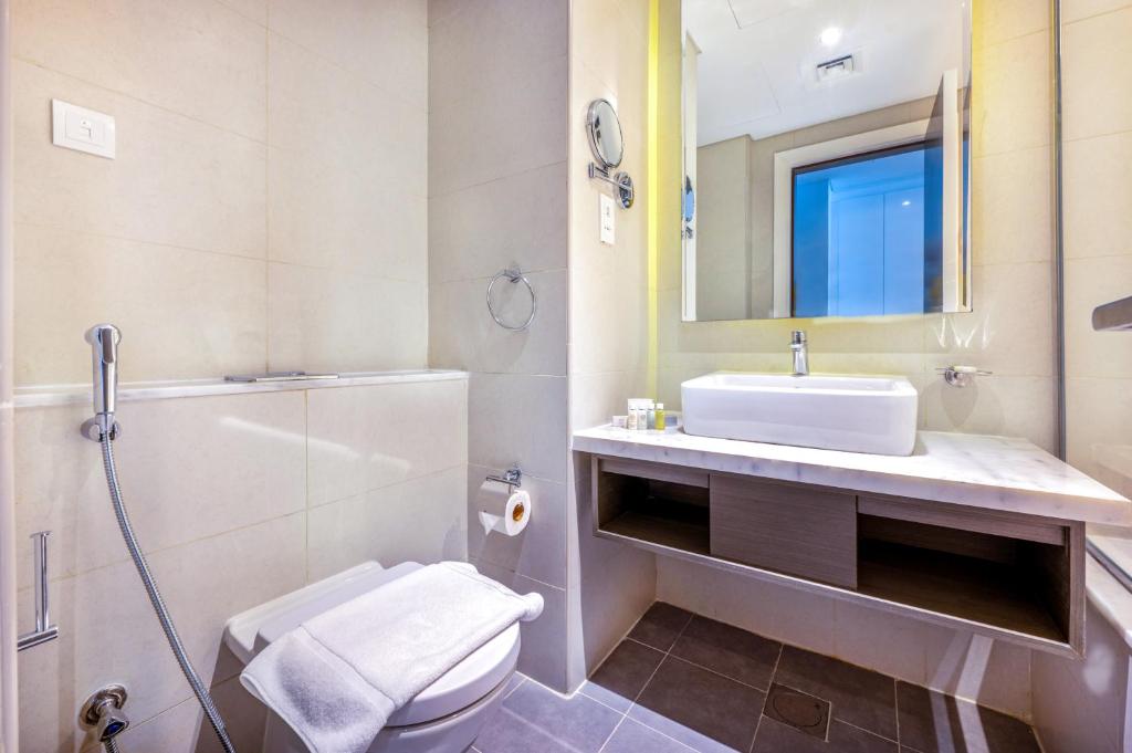 Studio Apartment in DAMAC Maison Prive Businessbay - Dubai Canal View