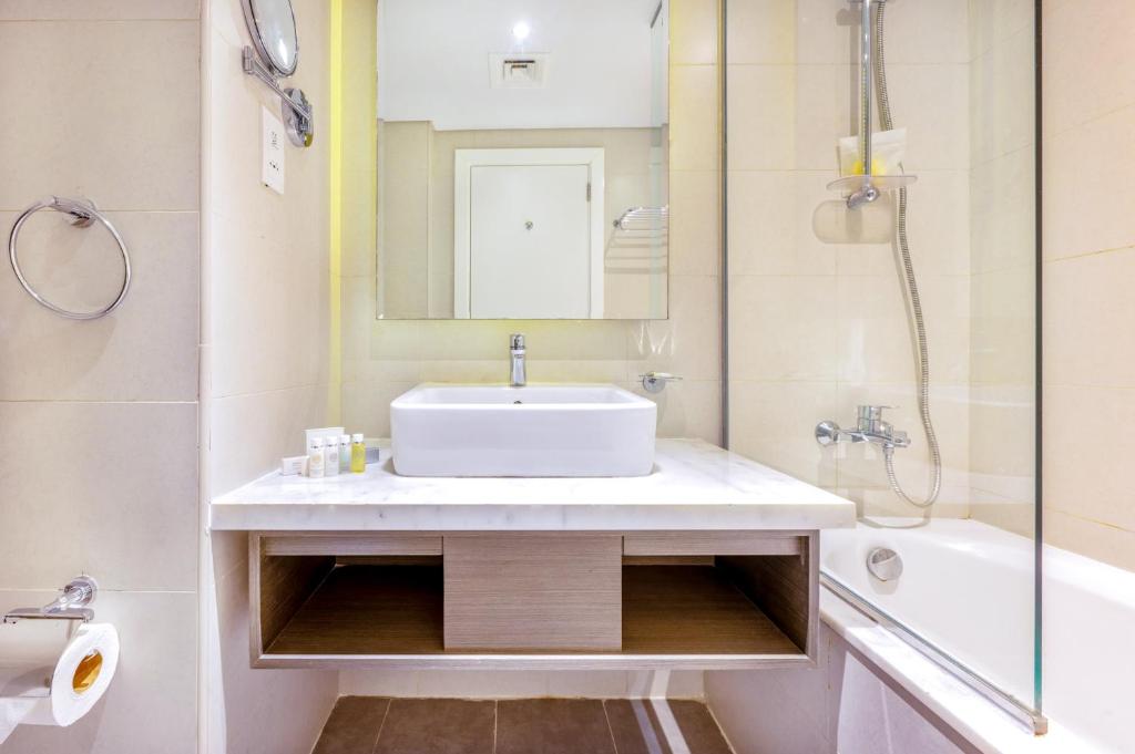 Studio Apartment in DAMAC Maison Prive Businessbay - Dubai Canal View