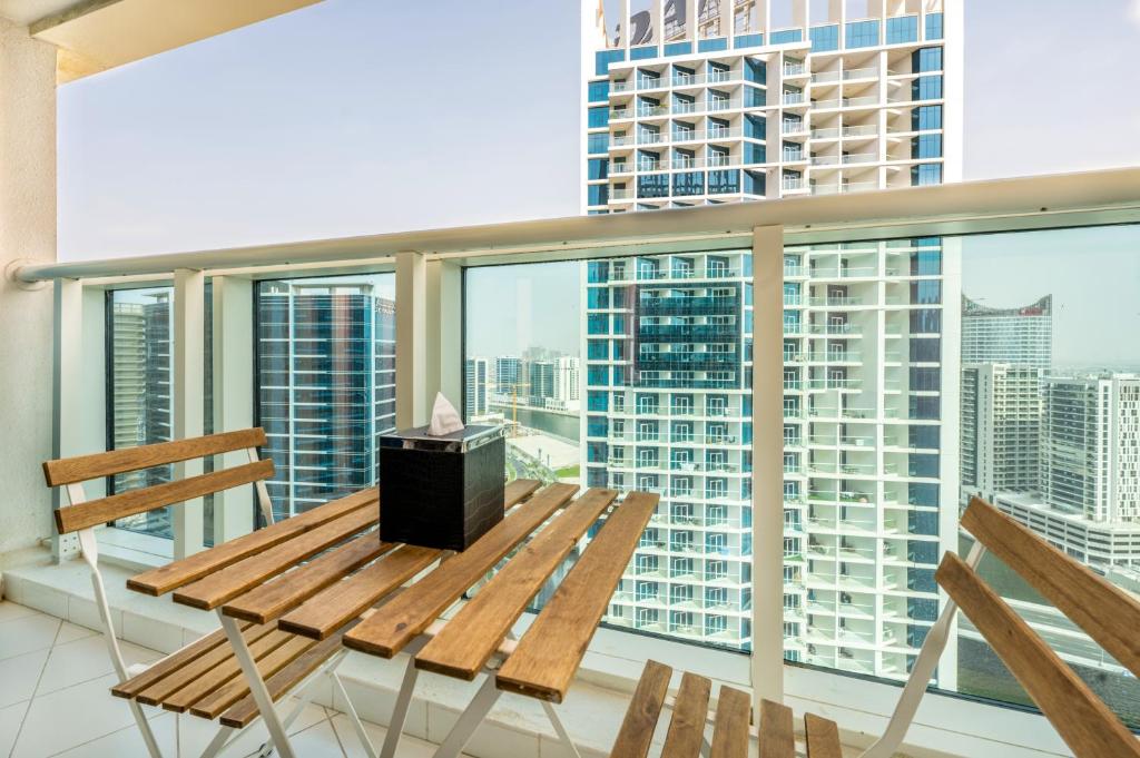 Studio Apartment in DAMAC Maison Prive Businessbay - Dubai Canal View