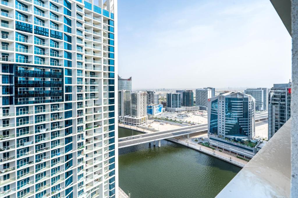 Studio Apartment in DAMAC Maison Prive Businessbay - Dubai Canal View