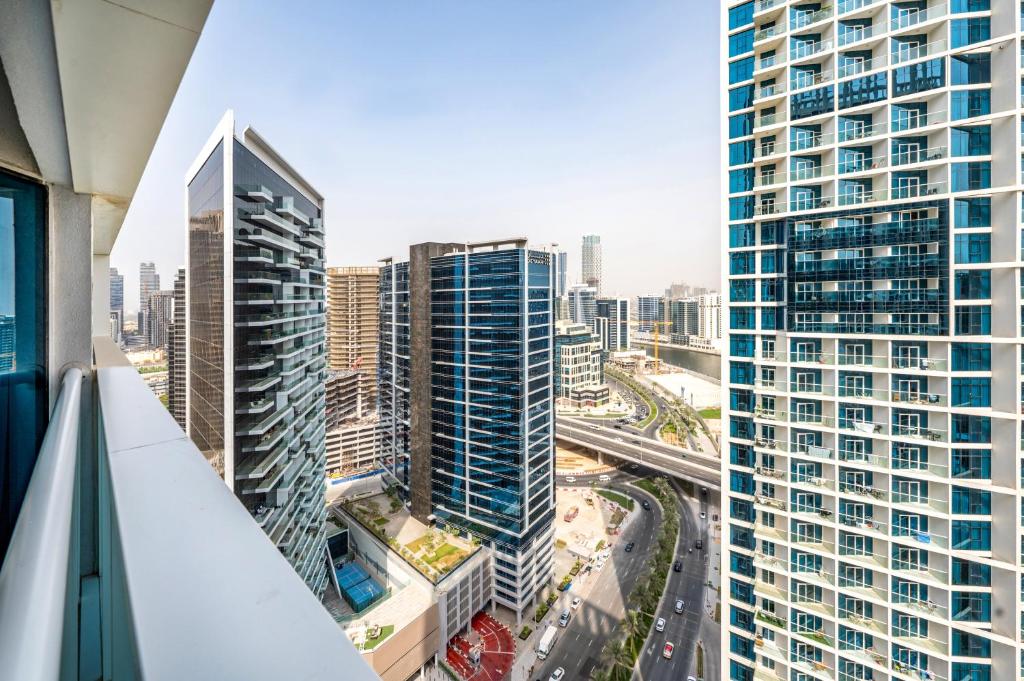 Studio Apartment in DAMAC Maison Prive Businessbay - Dubai Canal View