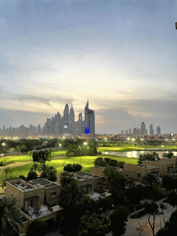 هتل کوزی آپارتمان ویت آ گلف ویو - Cozy apartment with a Golf View