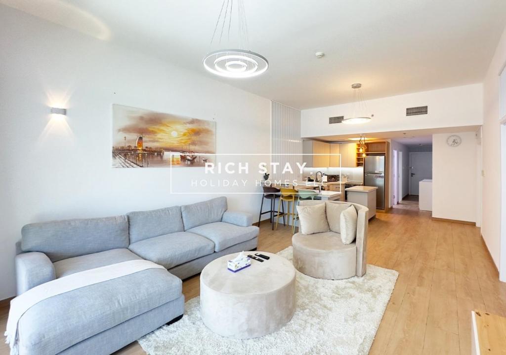 هتل انتیسینگ ۲ بی آر در مارینا ویو تاور بای ریچ استی - Enticing 2BR in Marina View Tower by Rich Stay