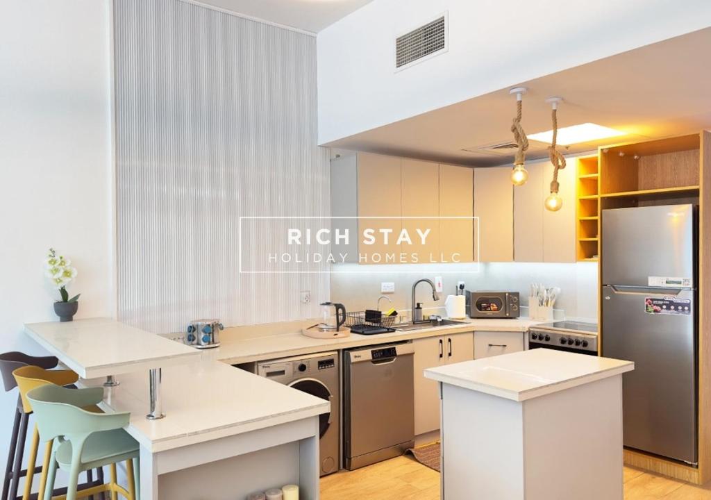 Enticing 2BR in Marina View Tower by Rich Stay