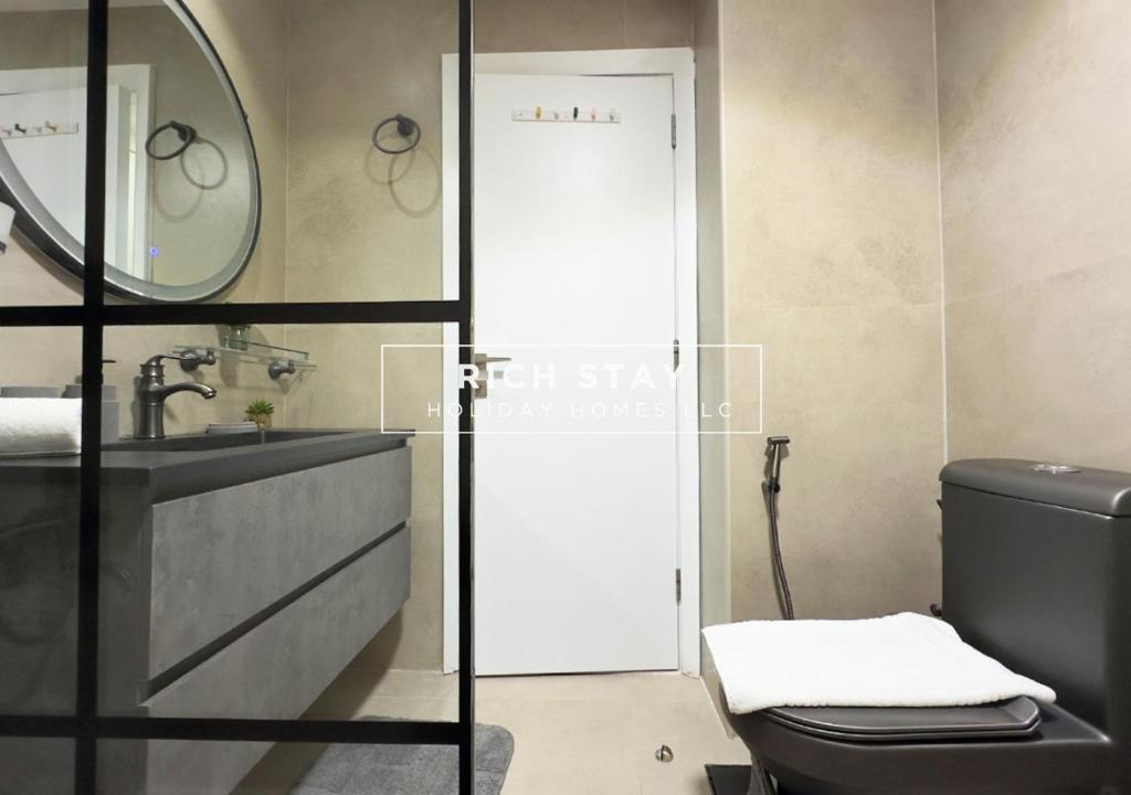 Enticing 2BR in Marina View Tower by Rich Stay