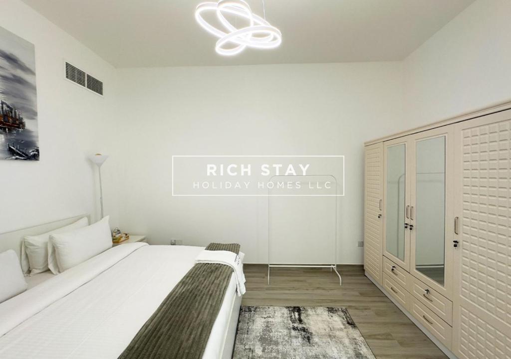 Enticing 2BR in Marina View Tower by Rich Stay