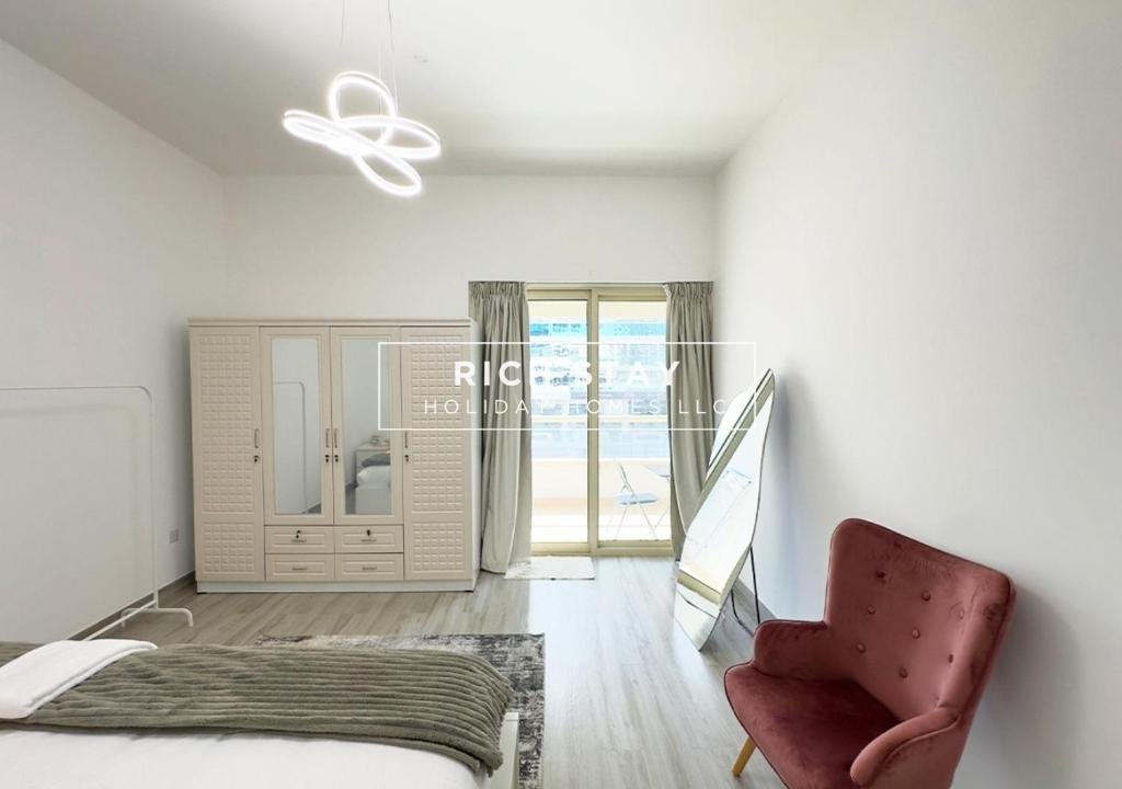 Enticing 2BR in Marina View Tower by Rich Stay