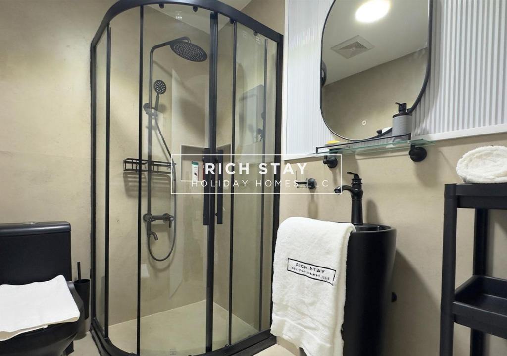 Enticing 2BR in Marina View Tower by Rich Stay