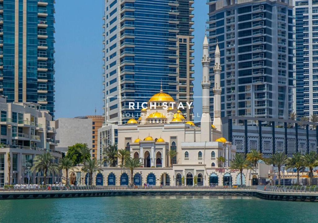 Enticing 2BR in Marina View Tower by Rich Stay