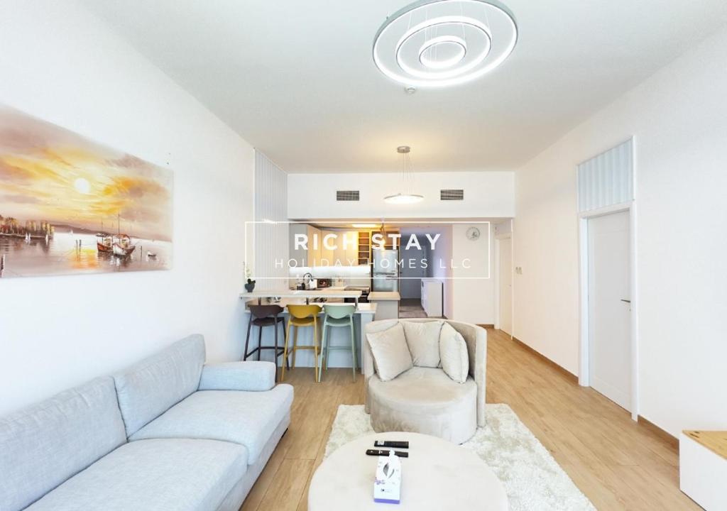 Enticing 2BR in Marina View Tower by Rich Stay