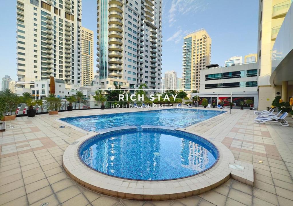 Enticing 2BR in Marina View Tower by Rich Stay