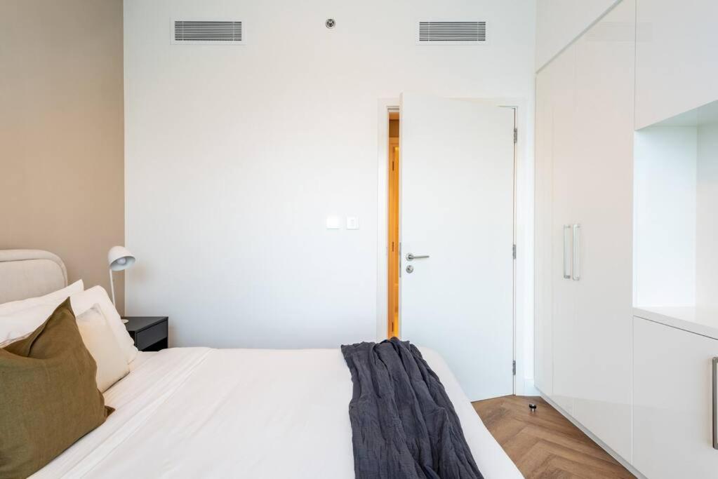 FIRST CLASS 2BR with Direct Access to Dubai Mall