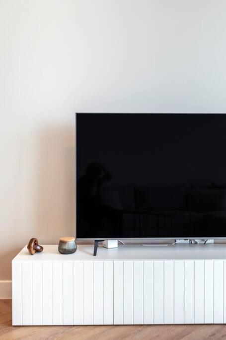 FIRST CLASS 2BR with Direct Access to Dubai Mall