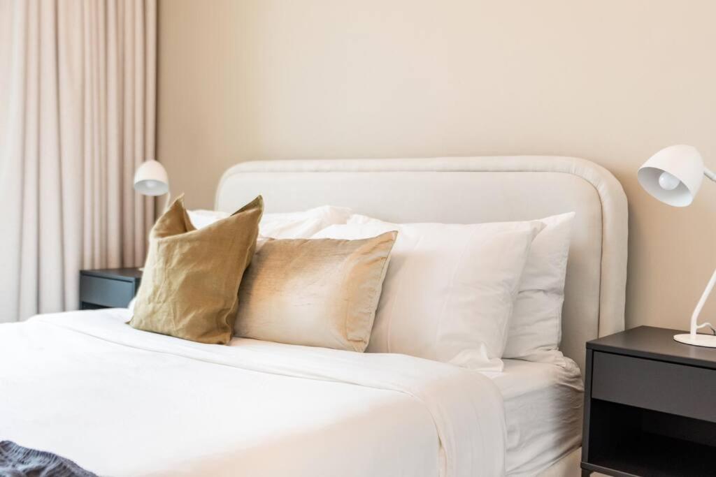 FIRST CLASS 2BR with Direct Access to Dubai Mall