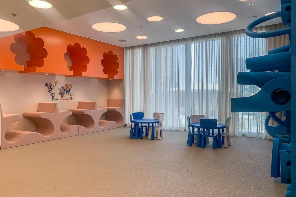 Frank Porter - Forte Tower 2