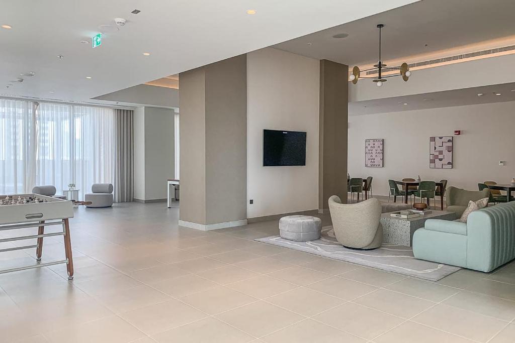 Frank Porter - Forte Tower 2