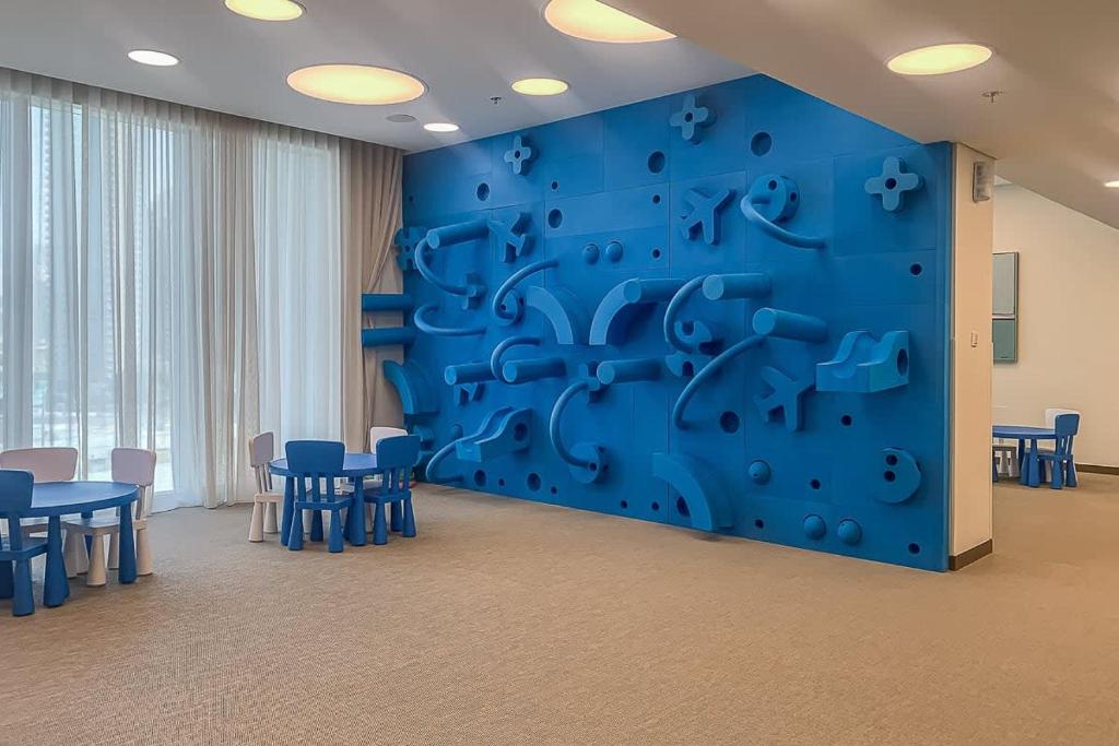 Frank Porter - Forte Tower 2