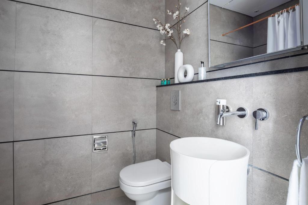 Frank Porter - Signature Livings