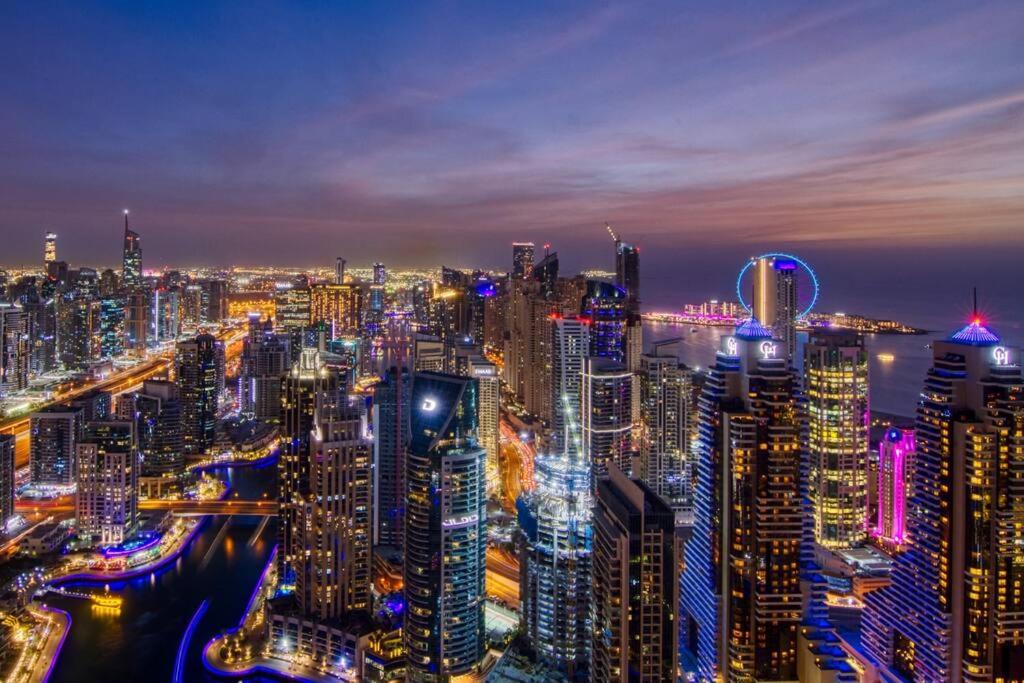 هتل فِرست کلاَس ۳ بی آر ویت آمِیزینگ ویوز آف ماری نا - FIRST CLASS 3BR with Amazing Views of Marina